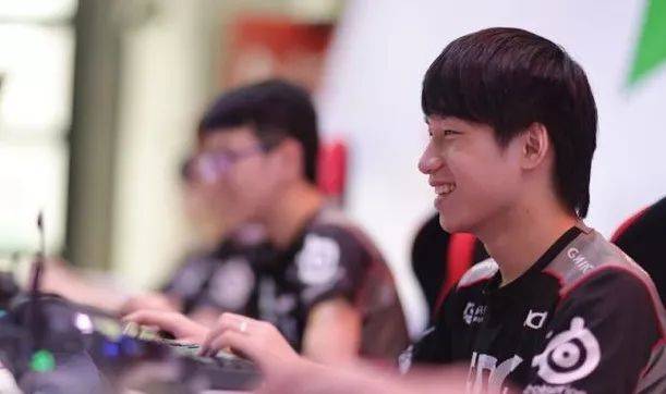 两三年内形 两三年内形